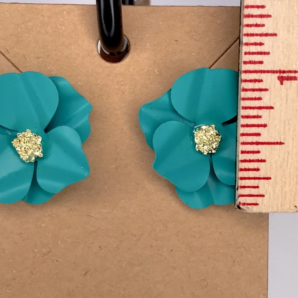 Elegant Flower Stud Earring French-Inspired Fashion Jewelry - Picture 2 of 3